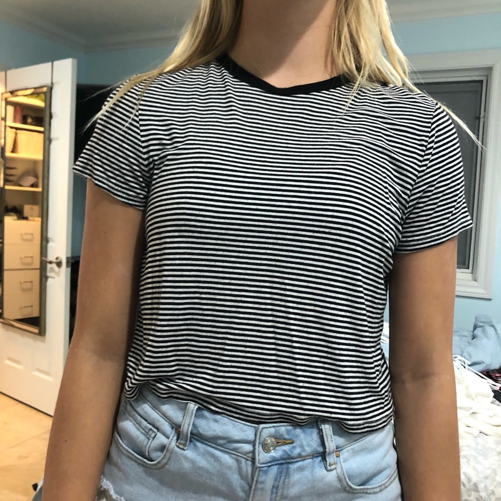 Short sleeve crop top
